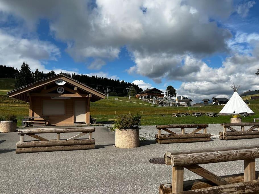 Appartement La Clusaz Avec Terrasse Sur Les Pistes De Ski Manigod Exterior photo