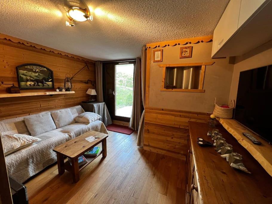 Appartement La Clusaz Avec Terrasse Sur Les Pistes De Ski Manigod Exterior photo