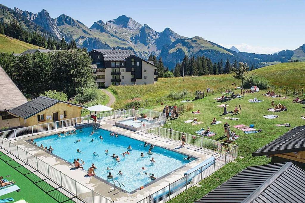 Appartement La Clusaz Avec Terrasse Sur Les Pistes De Ski Manigod Exterior photo